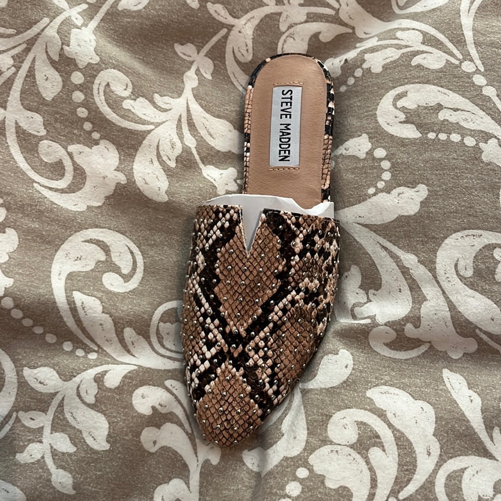NWT Steve Madden snake skin size 5